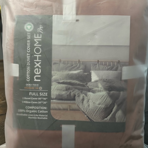 Luxurious Brown Bedding Set - Picture 3 of 4